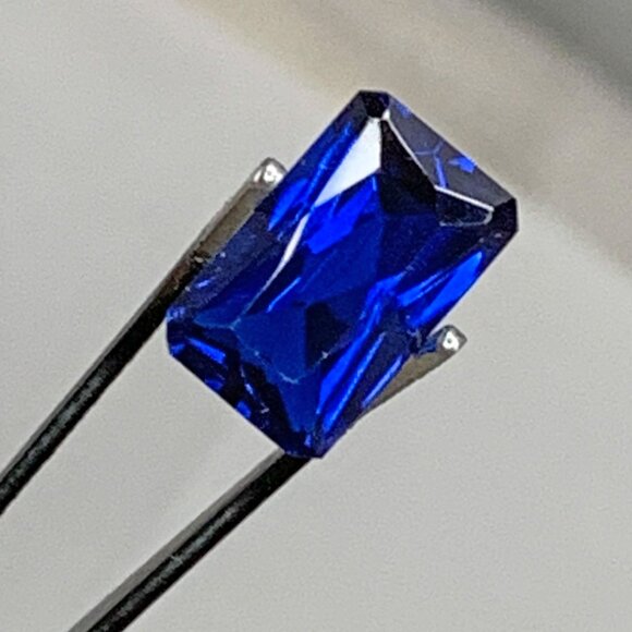 Elegant Blue Gemstone tanzanite - Picture 1 of 13
